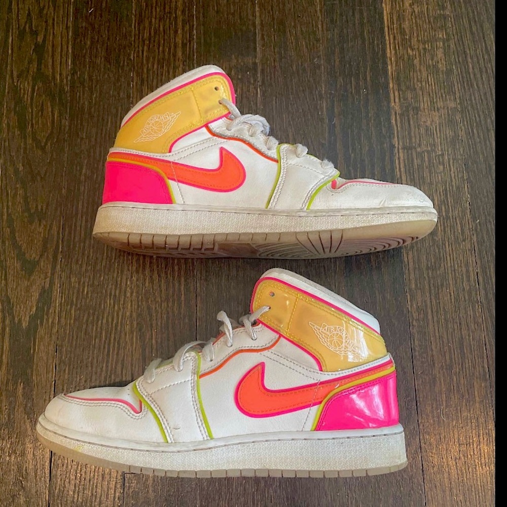 Air Jordan 1 Mid Edge Glow Sneakers